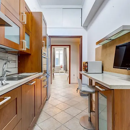 Read Inf0 Below About 0Wner--Spacious And Welcoming Home Apartament Rzym